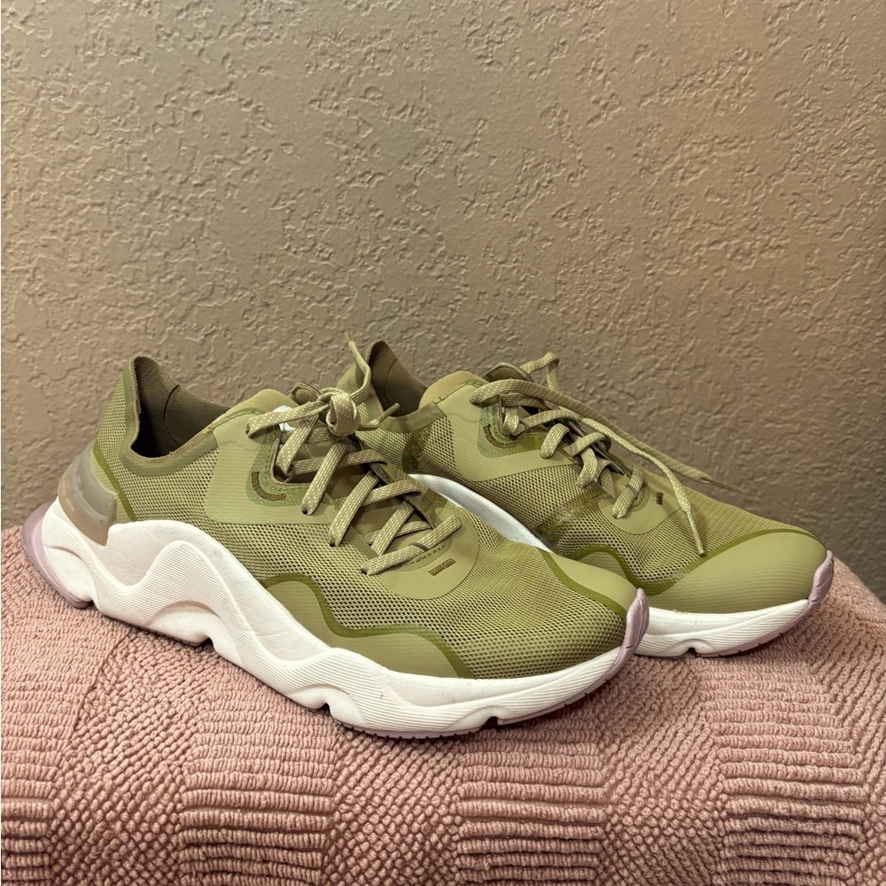 Sorel women’s sneakers size 9